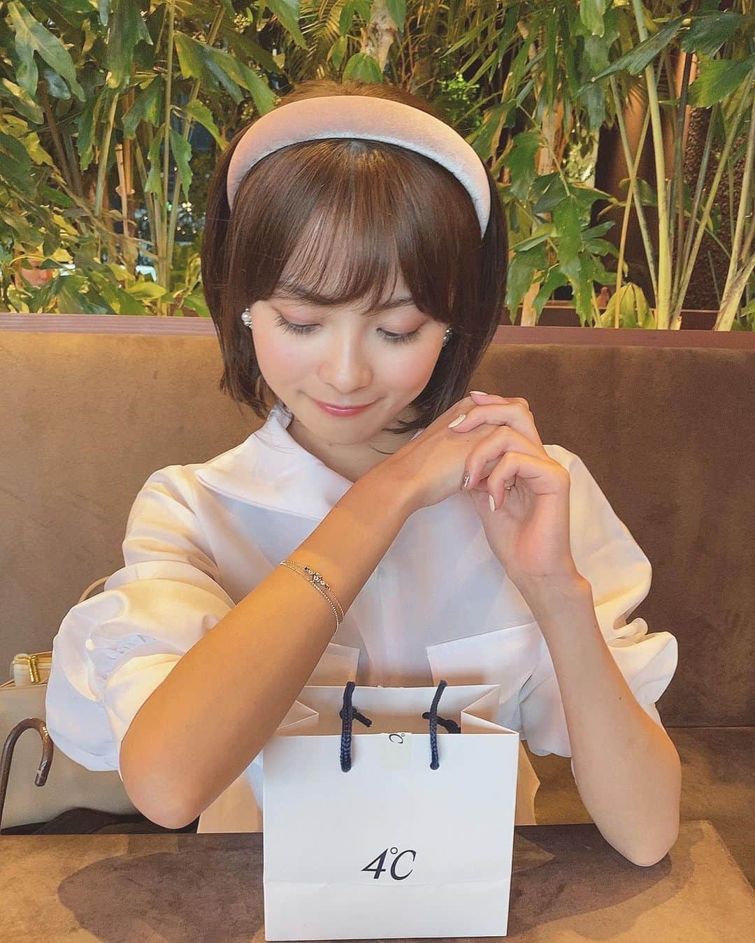 中塚美緒のインスタグラム：「浜辺美波ちゃんに憧れて ボブにしました☺️❤️  カットは千代間さんにお願いしました💓  どうですか〜？🤞  #浜辺美波 ちゃん #ボブ #ボブヘアー」