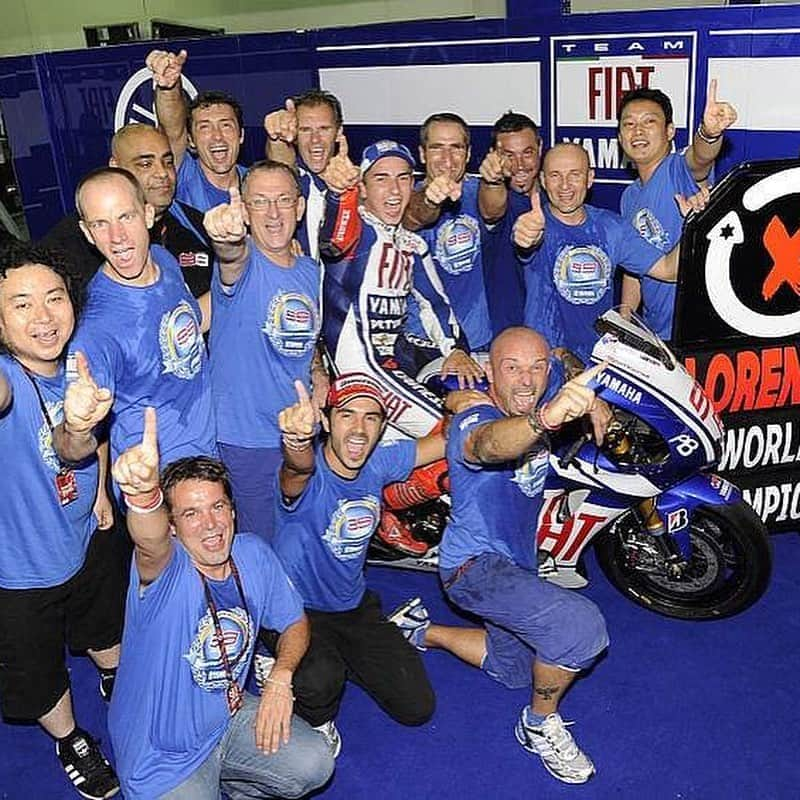 ホルヘ・ロレンソさんのインスタグラム写真 - (ホルヘ・ロレンソInstagram)「Ten years ago today, I fulfilled the greatest dream that a motorcycle rider can achieve: Being a @motogp World Champion 🏆🥇  The 10-10-10, a date I will never forget and probably the happiest day of my life. Very sweet memories of a magic day for me, @yamahamotogp and the spanish motorcycling. ✍️😌🙏  #2010 #sepang #malaysia #worldchampion #motogp」10月10日 19時41分 - jorgelorenzo99