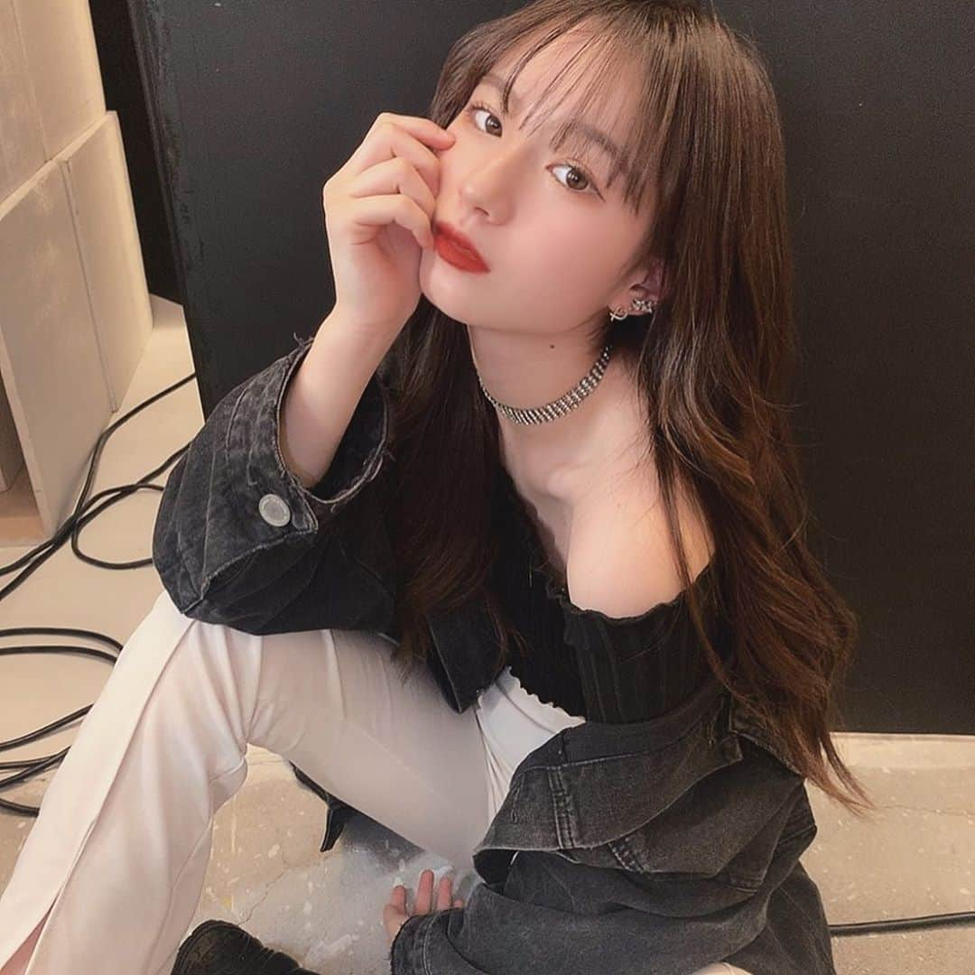 坂本瑞帆さんのインスタグラム写真 - (坂本瑞帆Instagram)「上のジャケットどらみっちの🥰 @doraaaami  . . ❥トップス❥  @keatc_official  ❥ パンツ❥  @unemansion   #code#fashion#unemansion#black#white#autumn#jacket#longhair#long#likeforlikes#like4likes#liketime#likeforfollow」10月10日 19時42分 - s.mizuho_0125