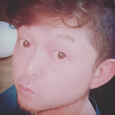 松本隆博のインスタグラム：「。 明日は5時起き 寝る寝る寝る～ ららら、らーらら♪ (*˘︶˘*).｡.:*♡」