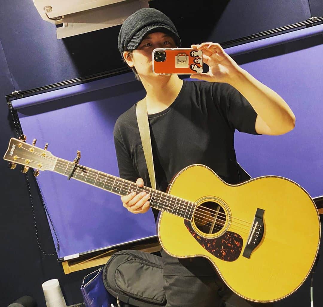 三浦祐太朗のインスタグラム：「#YAMAHA さんからお借りしている #lj36 生音もライン通した音もめちゃ良きです。このギターで11月7・8日Yamaha Acoustic Mind 2020 ONLINEに出演いたします。 #ヤマハ #ヤマハギター #yamahalj36 #三浦祐太朗」