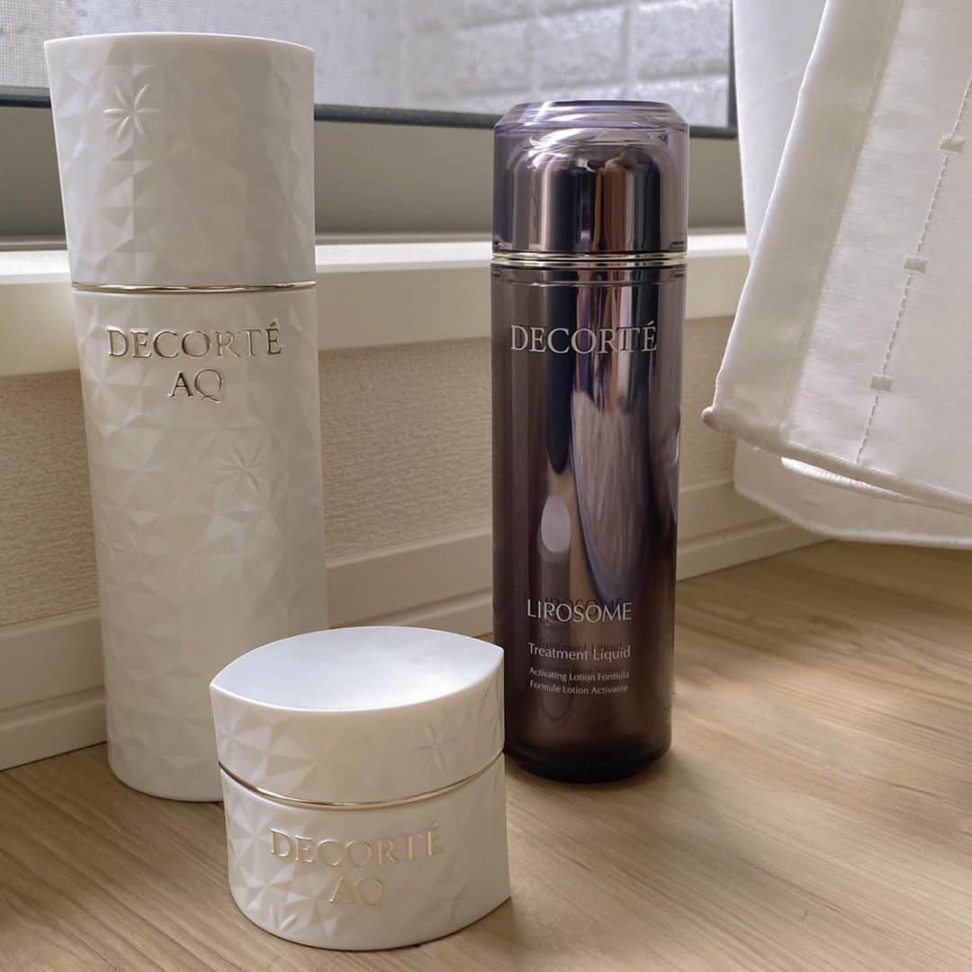 加藤玲奈のインスタグラム：「最近 @cosmedecortejp のスキンケアを使い始めました✨保湿力もいいし香りも最高なの☺️ あとこの前 @rizeclinic さんで医療脱毛しました🙋🏼‍♀️2回目だったけどレーザー痛くなくて続けて通えそう☺️美意識高めるぞ✨」