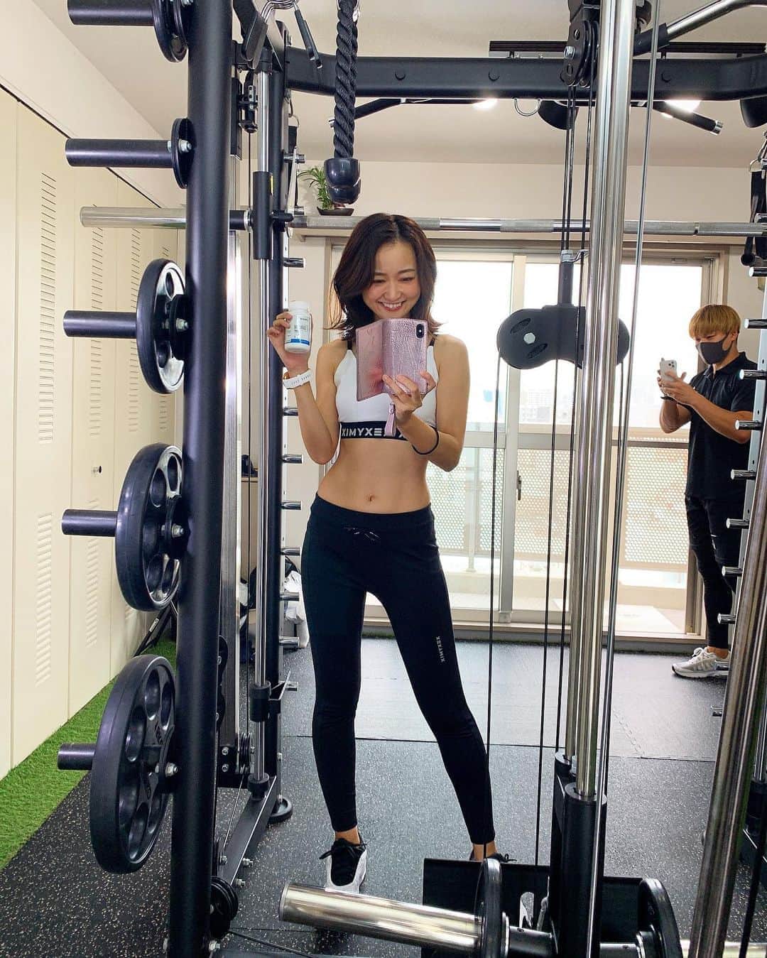 山吹香織さんのインスタグラム写真 - (山吹香織Instagram)「トレーニング〜🏋🏽‍♂️🔥 @next__gym  ・ ・ ・ 食欲の秋で、体重が少し増えてしまいまい💀💣爆 最近は、BCAAではなく、L-カルニチン💊 脂肪燃焼を効果を期待して、こちらを飲んでます🔥👧🏾 @choice.protein  ・ ・ ・ 体重ってすぐ増えるのに、落とすの大変ですね😂💦 ・ ・ ・ 今回は腕立て伏せをできるようになりたくて、チャレンジしたけど…🔥 あまりにも見た目が無様すぎて🤦🏾‍♀️🤦🏾‍♀️🤦🏾‍♀️笑 腕が限界で…最後おでこで支えてた㊙️🤣爆 いつも楽しくトレーニング💪🏾 松本トレーナーありがとうございます👦🏼✨ @yuuuuutto.__  ・ ・ ・ またトレーニング動画アップします🏃🏾‍♀️🔥 ・ ・ ・ #トレーニング動画 #トレーニング#サプリメント #lカルニチン #愛用 #choiceproteins#gym #ジム #运动 #교육#스포츠#다이어트#근육트레이닝#ボディメイク#筋トレ  #健康#美容#筋トレ女子 #ダイエット#ダイエット女子 #美尻#くびれ #ヒップアップ  #腹筋女子 目指して頑張り中💪🏾🔥 #腕立て伏せ 無様すぎて🤦🏾‍♀️ #いつかできるようになりたい #なりたい自分になる 🍀 #自分磨き  #頑張るぞ　☺️💓」10月10日 19時56分 - kaori_yamabuki