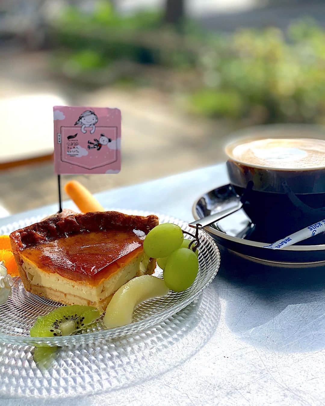 山田佳子さんのインスタグラム写真 - (山田佳子Instagram)「「よしこプレート」なのだ〜笑🍮☕️👻﻿  #プリンタルト #カフェ #ウマクイク展 #スペースr #芦屋　 ﻿ #カフェ﻿ #週末﻿ #愛犬と一緒﻿ #テラス席﻿ #😊💕﻿」10月10日 19時58分 - yoshiko117