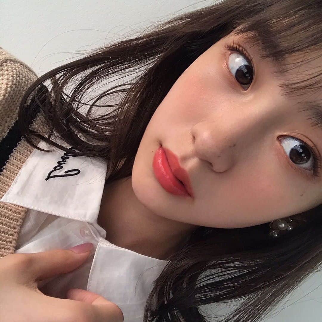 のインスタグラム：「先月号のオフショット‼︎ ・ ラブトキのお洋服と、カットしたての髪💇‍♀️ ・ 先月号のオフショだけど、コロナの影響で私は早くヘアカットしてたから、今月まで出せなかったんだ~。m(_ _)m ・ ちなみに、この時のコーデは自分で選んだよ🙌 ・ #ニコラ#太田雫 #lovetoxic#オフショット#ショートヘア#ブランド」