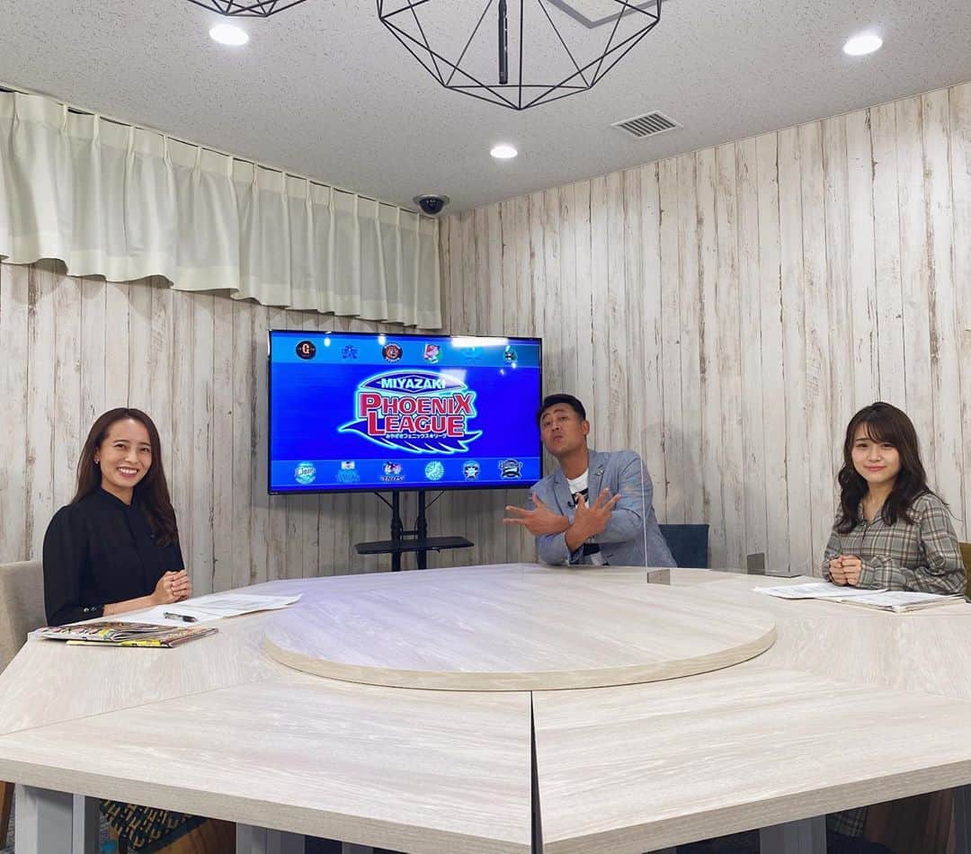 のインスタグラム：「【うれしい】 スカパー！プロ野球さん @sptv_baseball  「第１７回 みやざきフェニックス・リーグ観戦ガイド」 出演させていただきます💎 ． 岩本勉さん 上田まりえさん とあまりにも濃厚なトーク！ おふたりとも本当に素敵なかたでした！ わたしも○○○付きでお話させていただきました👨🏻‍🎨 ． ＜初回放送日＞ 10/18(日)22:00〜 スポーツライブ+にて ▼以降11月末まで下記にて配信 スポーツライブ+ BSスカパー！ スカパー！オンデマンド ． リピートもあるのでお見逃し三振なく💎」