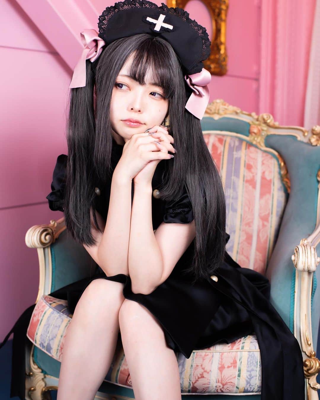 柳葉ころんのインスタグラム：「black pinkie nurse #ナース #コスプレ #cosplay #japanesegirl」