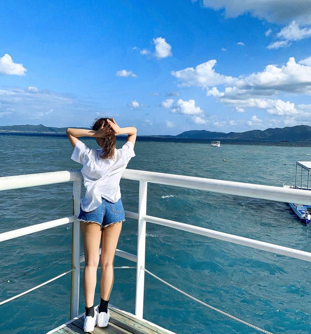 のインスタグラム：「☁️  石垣島ついてすぐは天気悪かったけど だんだん晴れてきた時☺️💛  台風近付いてて暴風だったけど それでもやっぱり石垣島はいつでも綺麗すぎる♡ しばらく投稿続きます！！笑」