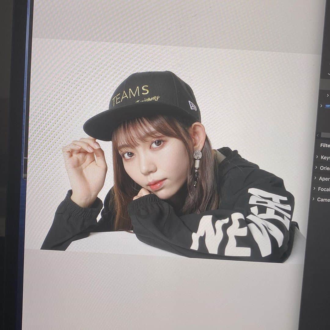 野島樺乃のインスタグラム：「撮影してきた🖤 NEW ERA×SKE48 . . . コラボキャップはセブンネットで 予約受付中〜 . . #newera #キャップ #パーカー #撮影 #モデル #名古屋モデル #栄モデル」