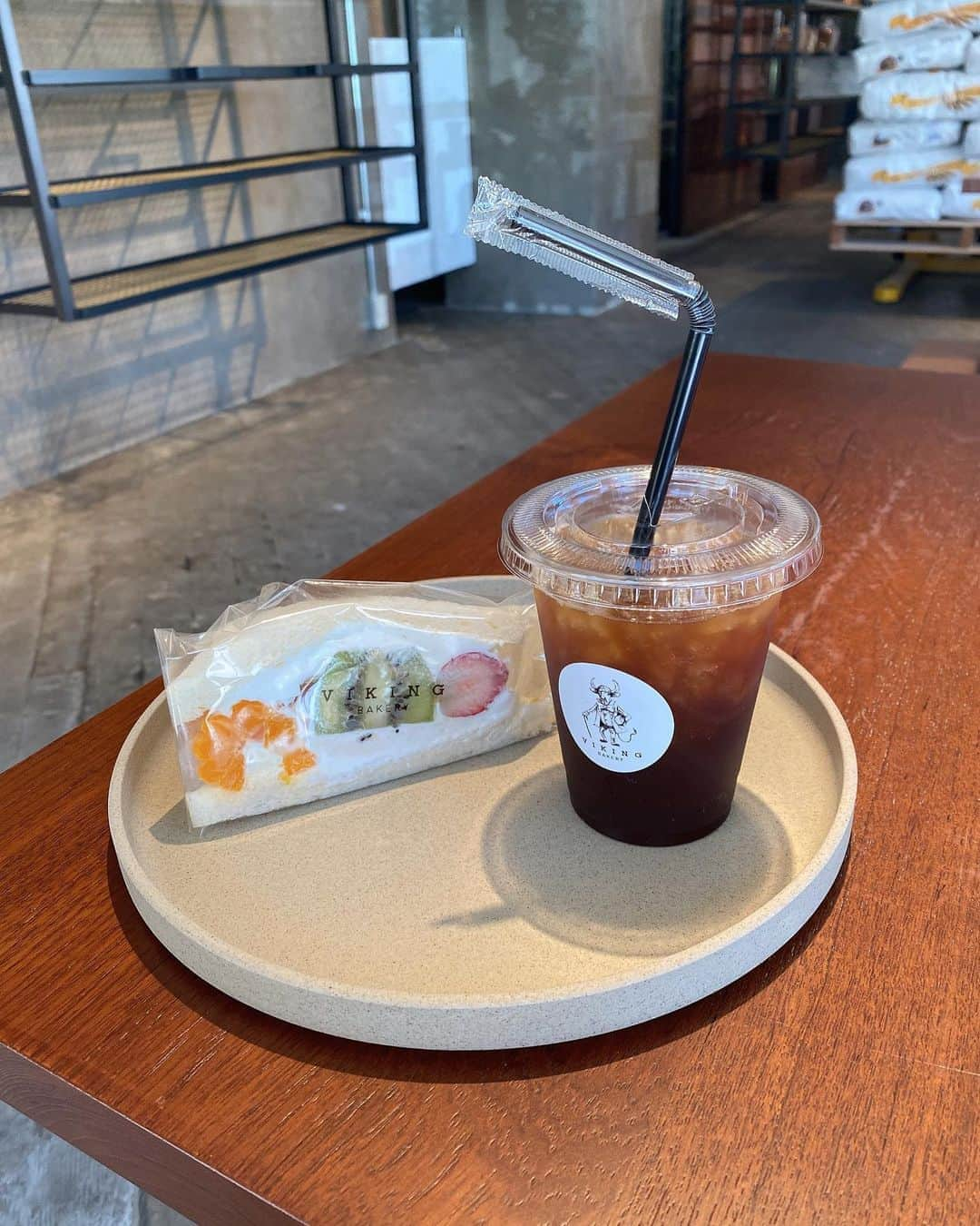 穴井千尋さんのインスタグラム写真 - (穴井千尋Instagram)「. @vikingbakery_f_fukuoka の フルーツサンド🍓🍊🥝 クリームたっぷりなのに 甘すぎず、あっさりしてて ランチ後でも胃もたれしなかった☺️ 美味しかった〜✨ . #福岡カフェ #vikingbakery #fukuoka #cafe」10月10日 20時38分 - chihiro_anai_official