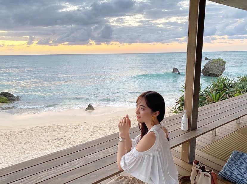 農海姫夏のインスタグラム：「ここで飲み物とかアイス食べながら海眺めてた🌱 ・ ・ #星野や沖縄#バンタカフェ」