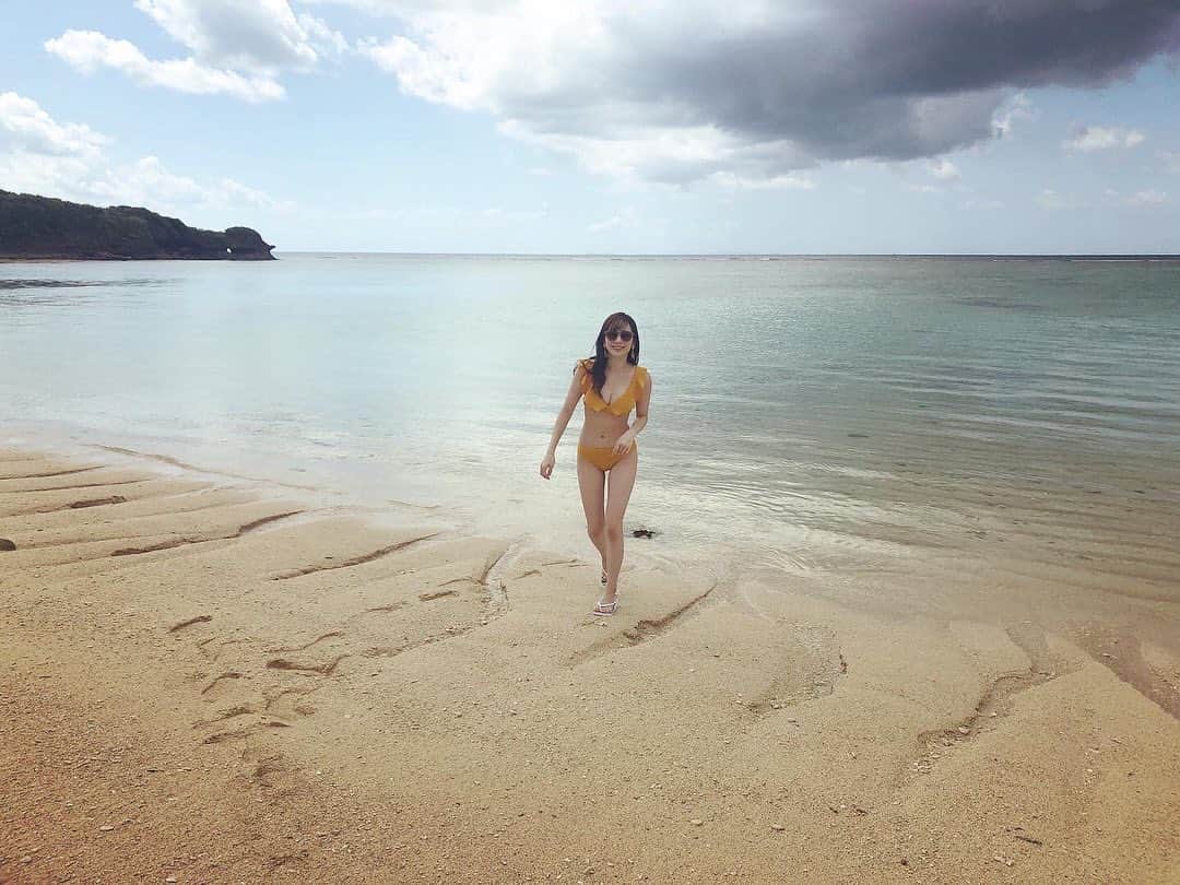 農海姫夏のインスタグラム：「足だけ入って冷たくてあきらめた😳 ・ ・ もうすっかり秋だから一気に投稿してしまった🙇‍♂️ ・ ・ #沖縄」