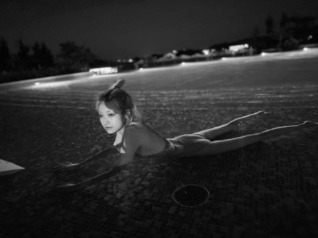 小林レイミさんのインスタグラム写真 - (小林レイミInstagram)「Our's private pool time 🌃  #traveljapan #trip_shot #poolsidevibes #fitlife #monochrome #snapshot #vacations #resortwear #islandvibes」10月10日 20時36分 - _reimi._____