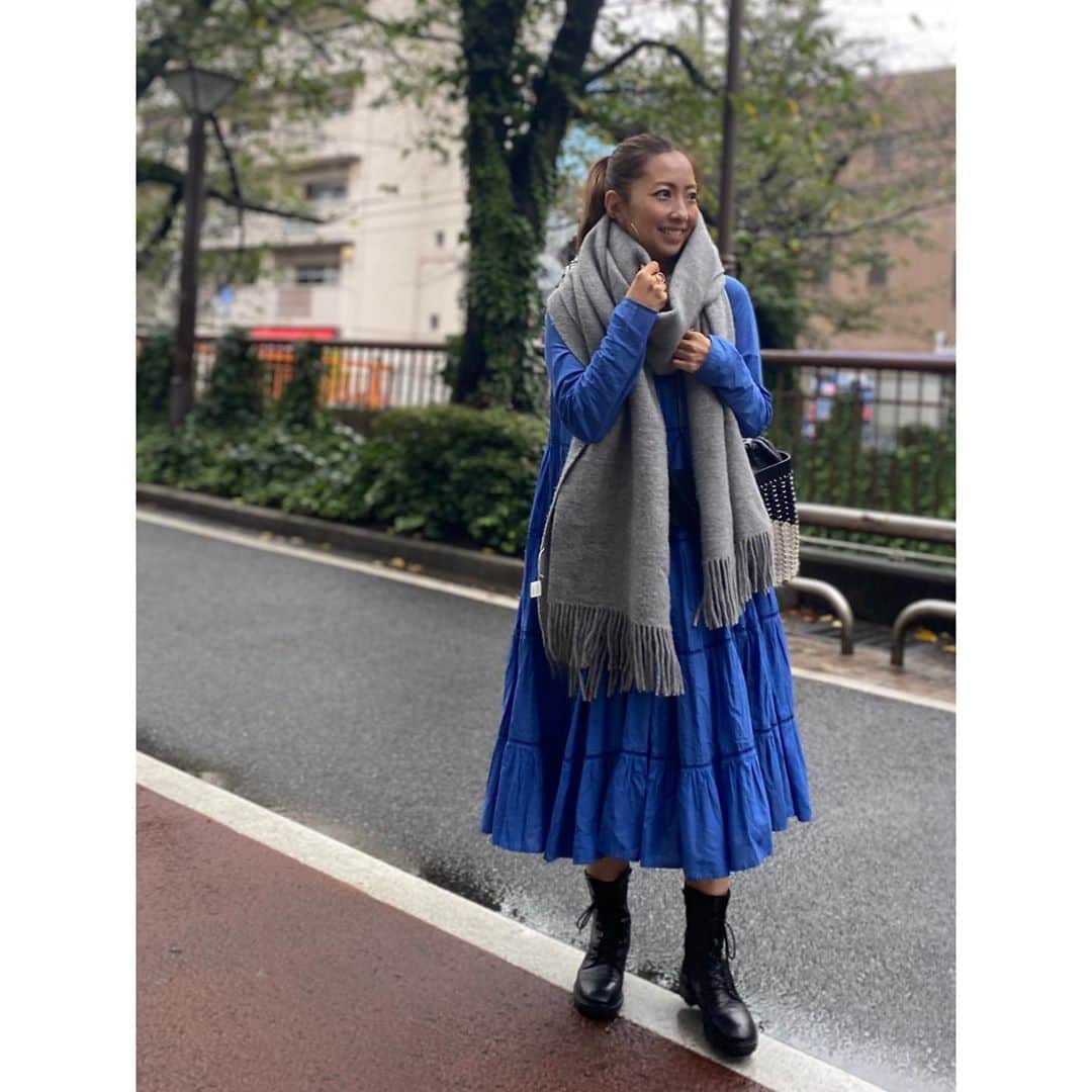 のインスタグラム：「✴︎ この時期、 アウターのように大活躍する @asaucemeler の  #EXファインラムスポンディッシュウールストール 🧣 . 巻いた時の顔の埋もれ具合がたまらない💗 . 小柄な方にはライトバージョンがオススメですよ🥰 . . #outfit #fashion #ootd #coordinate #stylepost #ootd_cob #instafashion #instadaily #instalike #instagood #instapic #merlette # #asaucemeler #pacorabanne #zara #コーディネート #コーデ #今日のコーデ #ファッション #秋コーデ #アソースメレ」