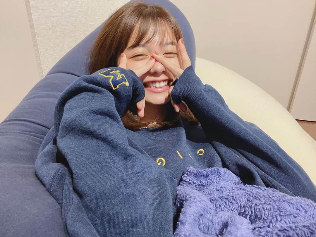 足立佳奈のインスタグラム：「みんな、なーにしてるのー？」