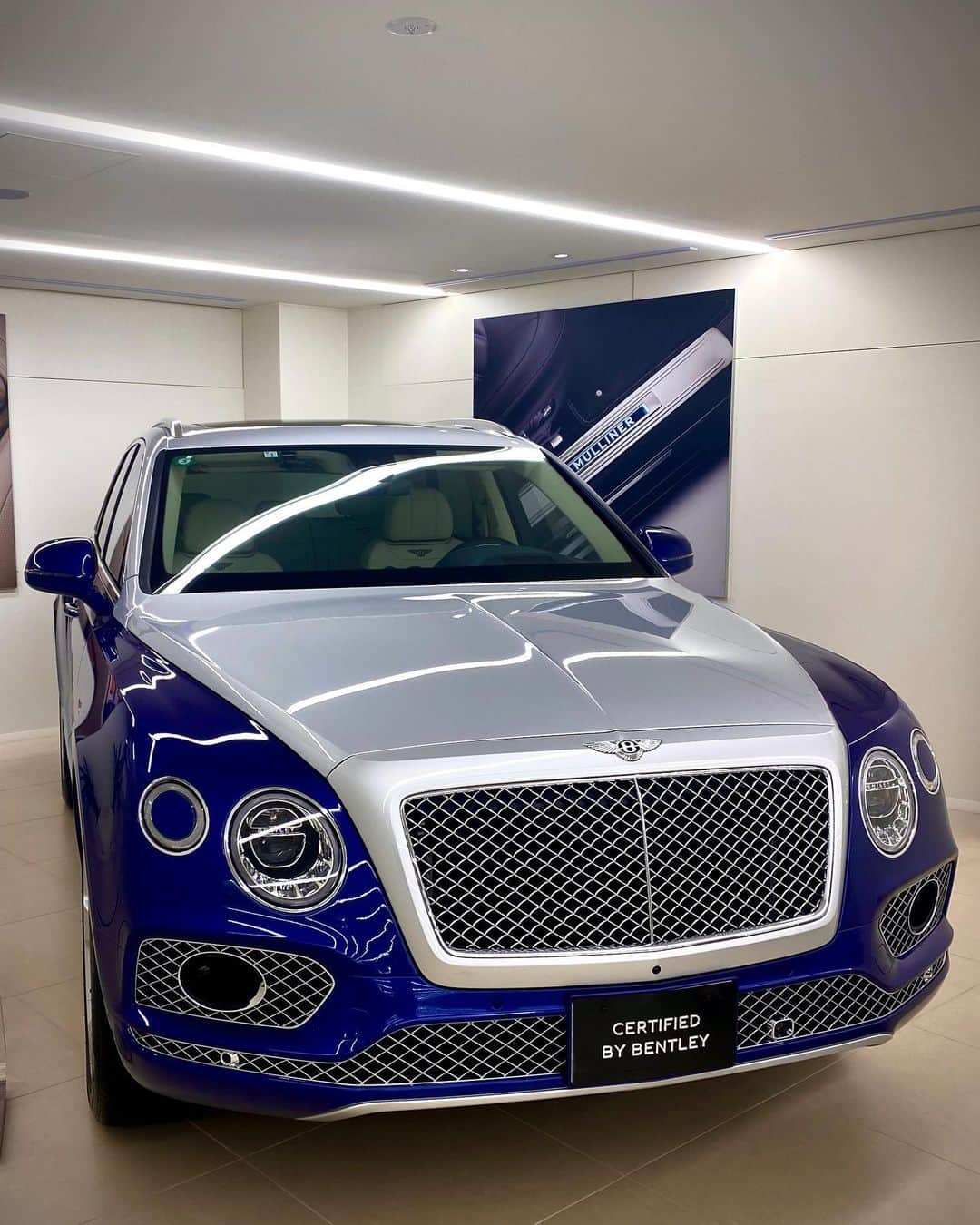 箕輪玖美さんのインスタグラム写真 - (箕輪玖美Instagram)「雨の日ドライブ🚘  ベントレーの新しいSUV BENTAYGA ✨  What a elegance car💕  #bentley  #bentayga  #suv女子  #運転好きな人と繋がりたい  #外車好き  #普段は自転車 #luxurycars  #モデル #箕輪玖美」10月10日 20時56分 - kumi.111