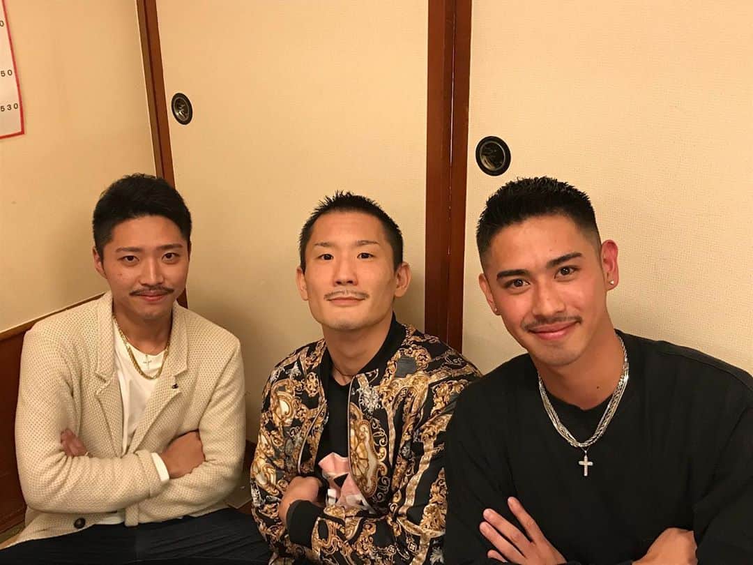 堀井翼のインスタグラム：「この中で顔のレベルダントツで俺が1番いい  イケメンでも童貞を守れないやつは、何も守れない。 #堀井翼のラッキーパンチチャンネル #股間王 #卍練馬卍」