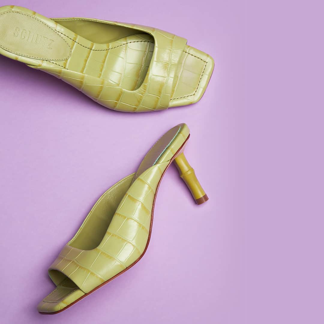 Schutzのインスタグラム：「SCHUTZ NATURAL WEEKEND - MULE BAMBU GREEN ❤️ #newin #schutznatural」