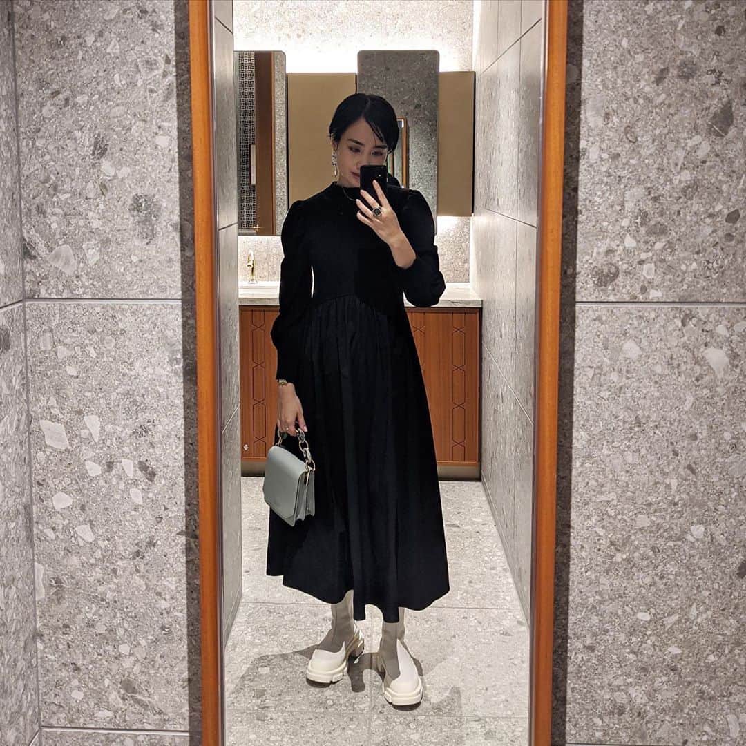渡邉香織さんのインスタグラム写真 - (渡邉香織Instagram)「🖤💙🤍🌪」10月10日 21時01分 - foxco_kaori