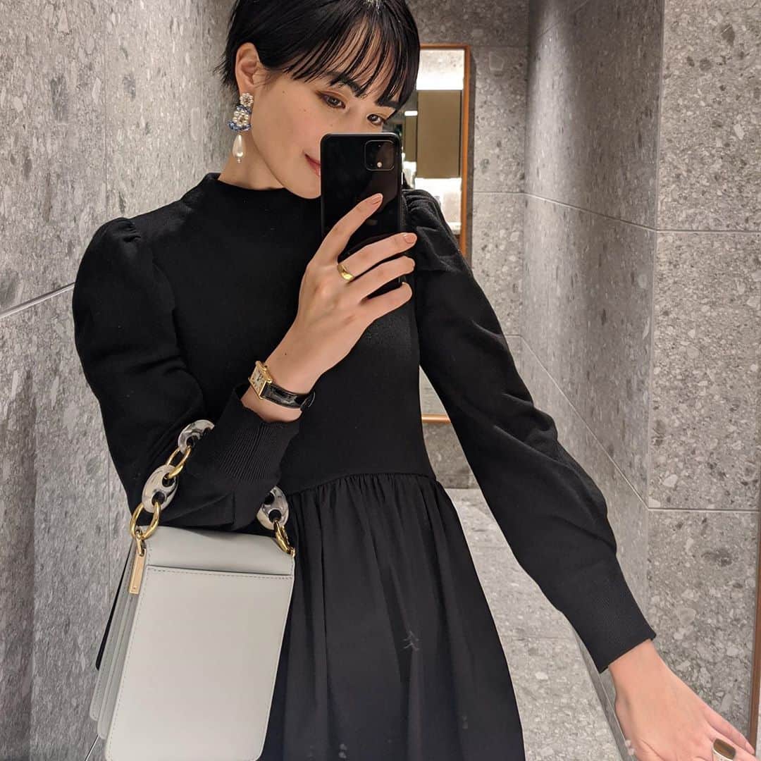 渡邉香織のインスタグラム：「🖤💙🤍🌪」