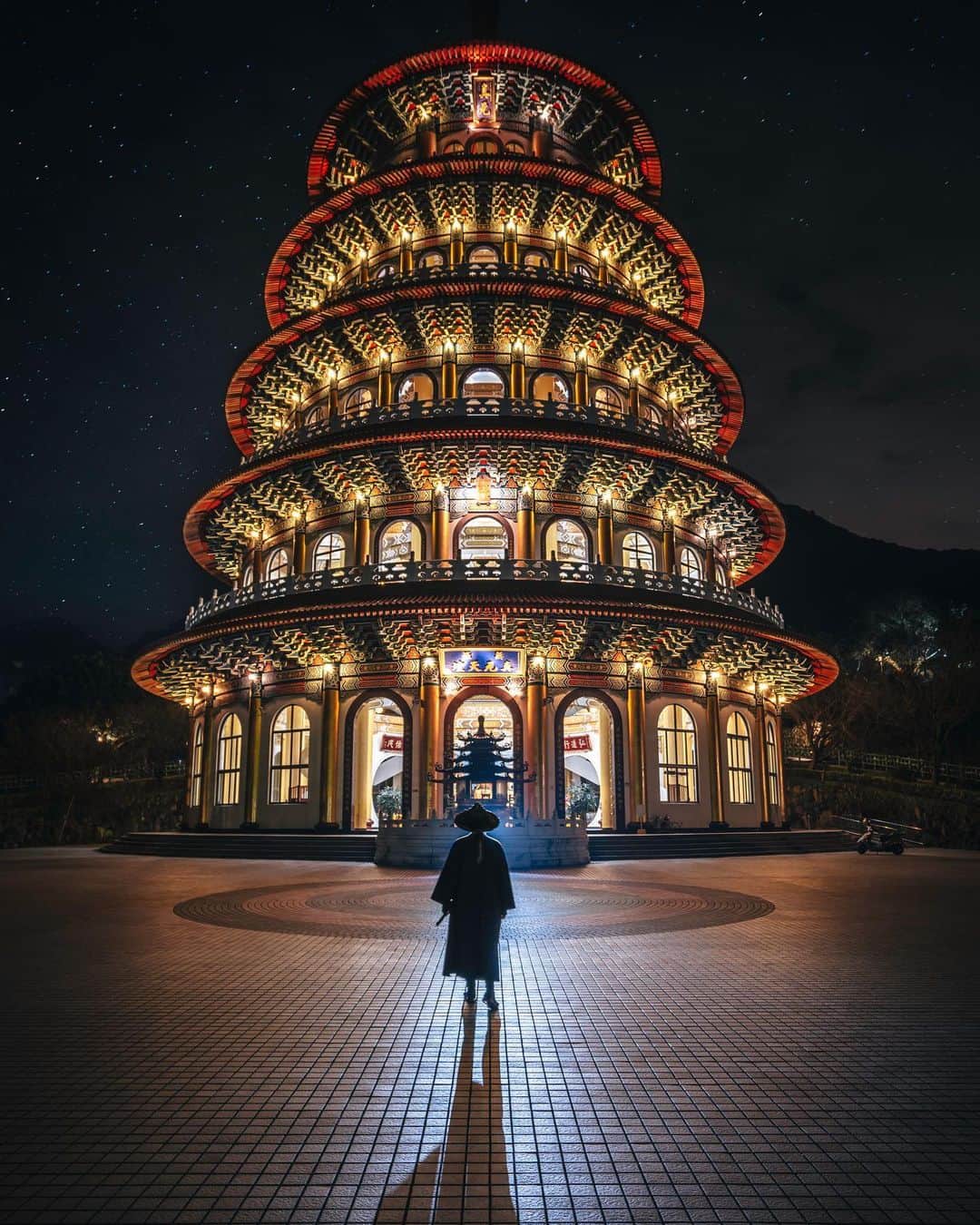 R̸K̸さんのインスタグラム写真 - (R̸K̸Instagram)「You’ll never know what you'll be facing until reached the top of the tower.  So just go inside and fight for it. #hellofrom Taiwan ・ ・ ・ ・ #beautifuldestinations #earthfocus #discoverearth #roamtheplanet #ourplanetdaily #livingonearth #visualambassadors #stayandwander #welivetoexplore #IamATraveler #TLPics #depthobsessed #voyaged #sonyalpha #bealpha #aroundtheworldpix #moodygrams #artofvisuals #complexphotos #d_signers #modernArchitect #architectanddesign #architecture_hunter #artsytecture #amazingarchitecture #luxuryworldtraveler #nightphotography @sonyalpha @hypebeast @highsnobiety @lightroom @soul.planet @earthfever @9gag @500px @paradise」10月10日 21時12分 - rkrkrk