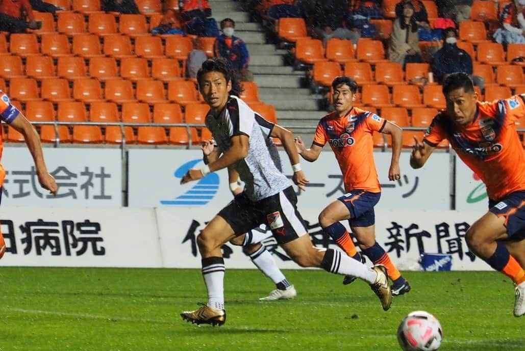 ROASSO KUMAMOTOさんのインスタグラム写真 - (ROASSO KUMAMOTOInstagram)「⚽️ ／ 10月11日(日)アウェイ福島戦⚽️ 必ず勝利を‼️是非DAZNで応援よろしくお願いします🐴 ＼ 長野戦フォトレポートPart①をお届け💁‍♂️ -----﻿ NEXT GAME﻿ 🗓 10.11.SUN ⏰ 13:00 KICK OFF﻿ 🆚 福島ユナイテッドFC 🏟 とうほう・みんなのスタジアム 📺 DAZN -----﻿ #ロアッソ熊本 ﻿ #2020シーズン ﻿ #繋続 #TSUNAGI﻿ #つなぎ  #2020の主役は誰だ  #小笠原佳祐 #河原創 #石川啓人 #中原輝 #浅川隼人  #roasso﻿ #熊本﻿ #Jリーグ﻿ #jleague﻿ #サッカー﻿ #ゴール ﻿ #えがお健康スタジアム﻿ #感謝﻿ #いまできること﻿ #がんばろう日本﻿ #みんなで乗り越えよう ﻿ #jリーグにできること」10月10日 21時20分 - roassokumamoto_official