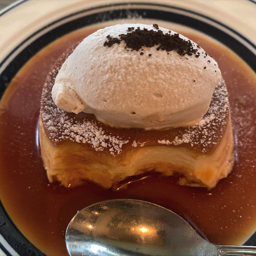 としお理歩のインスタグラム：「上のコーヒークリームも美味しかった。🍮  #渋谷カフェ #アーカイブ」