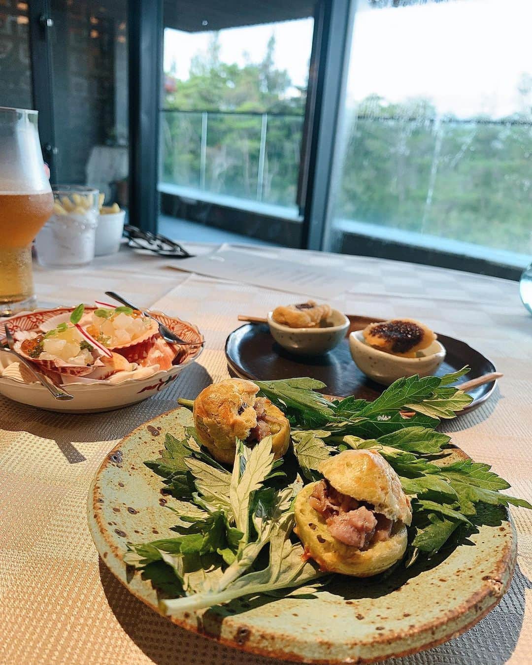 小西翼さんのインスタグラム写真 - (小西翼Instagram)「. 沖縄のホテルにて✨ 大人も子どもも楽しい 食事ができました🤤🤤 お子様セットもほぼ完食。笑 . 食べ終わったあとは、走り回ってたな笑 ゆっくりしにきてるようで 体力使う旅行だったな🤣笑 . #沖縄#家族旅行#dinner」10月10日 21時31分 - tucha_k