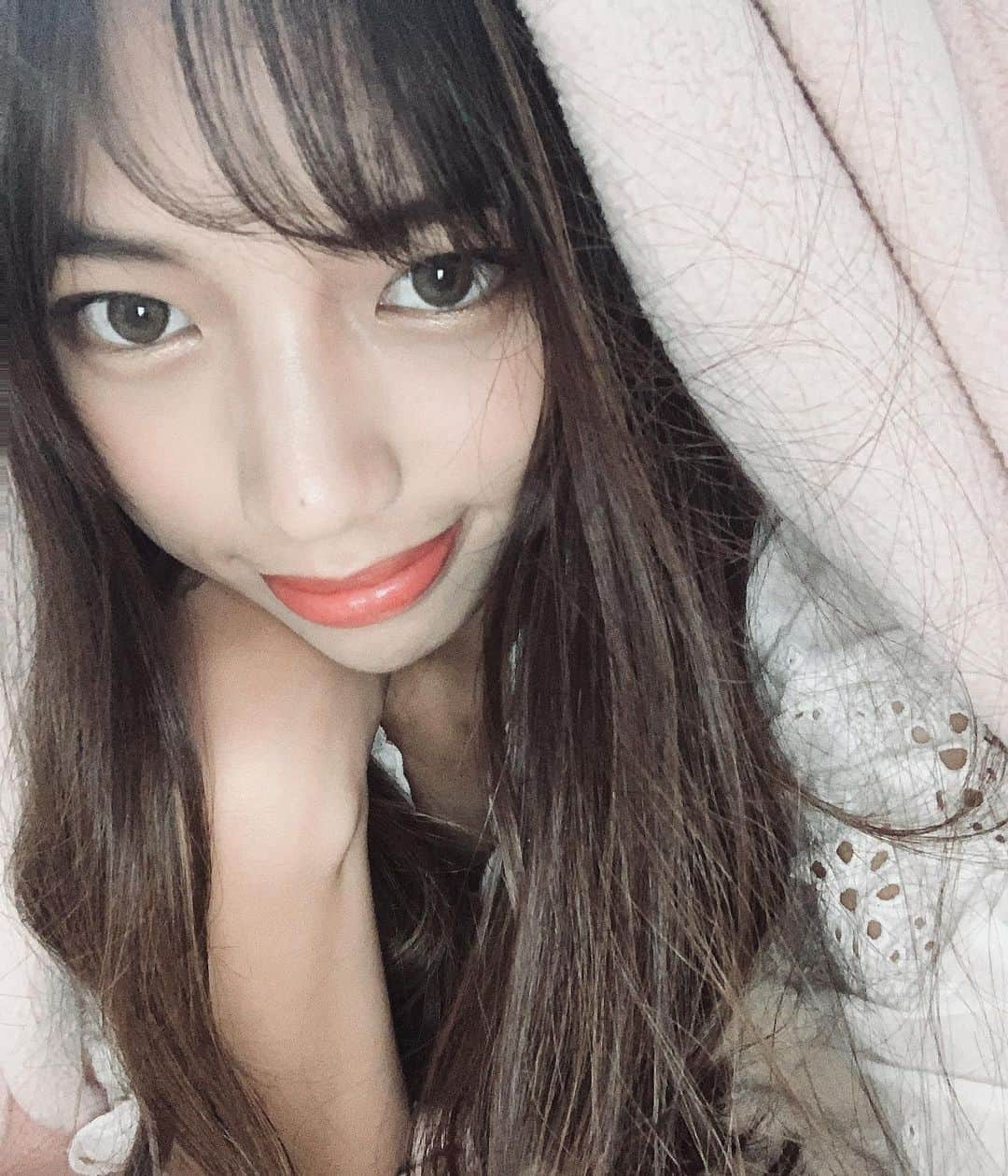 武藤ジャスピンのインスタグラム：「最近出かけてなくて同じような写真になっちゃう🥺インスタの投稿少ないから忘れられてないからたまに不安になるムトウジャスピンです。  今日で投票残り3週間！！ どうか毎日お願いします🥺🥺🥺🧡」