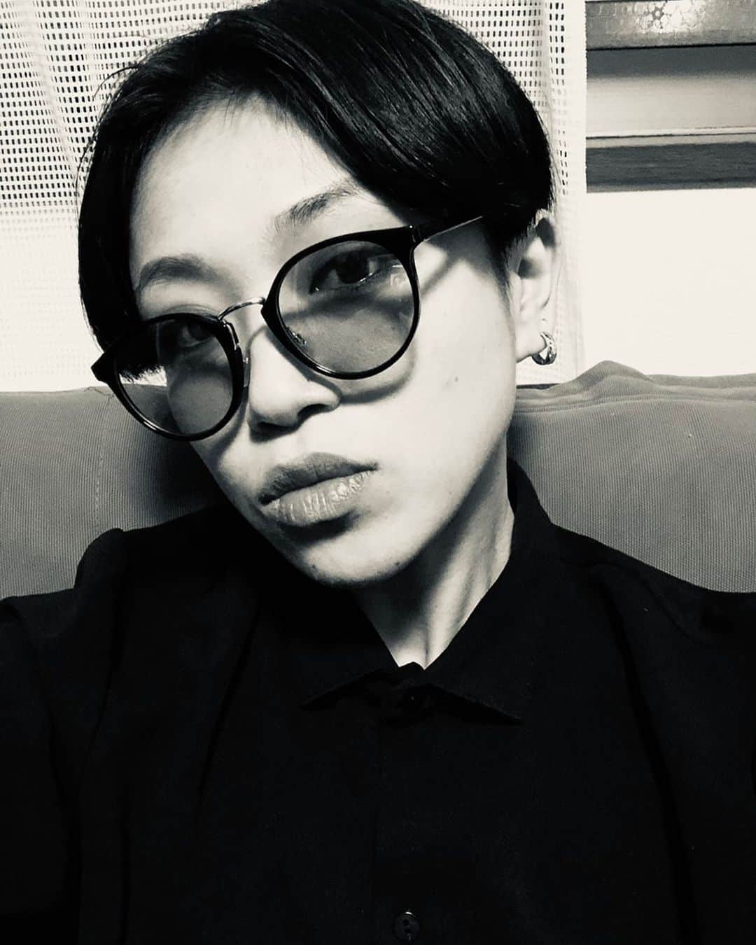 Aya Satoのインスタグラム：「😎🌬  #ayasato #ayasatostyle #fashion #selfie」