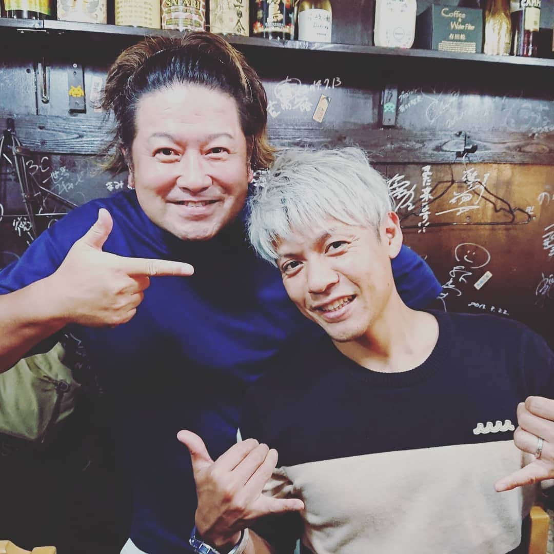 中川貴志さんのインスタグラム写真 - (中川貴志Instagram)「かしみん焼き大好きでいつも試合前に弐箱に来てくれるボートレーサーの平本君！  愛知から南に来た際は必ず食べに来てくれます✌️😁  明日からの丸亀のG1頑張って！  #平本真之 #ボートレーサー #かしみん焼き弐箱 #丸亀競艇」10月10日 21時33分 - takashi__nakagawa