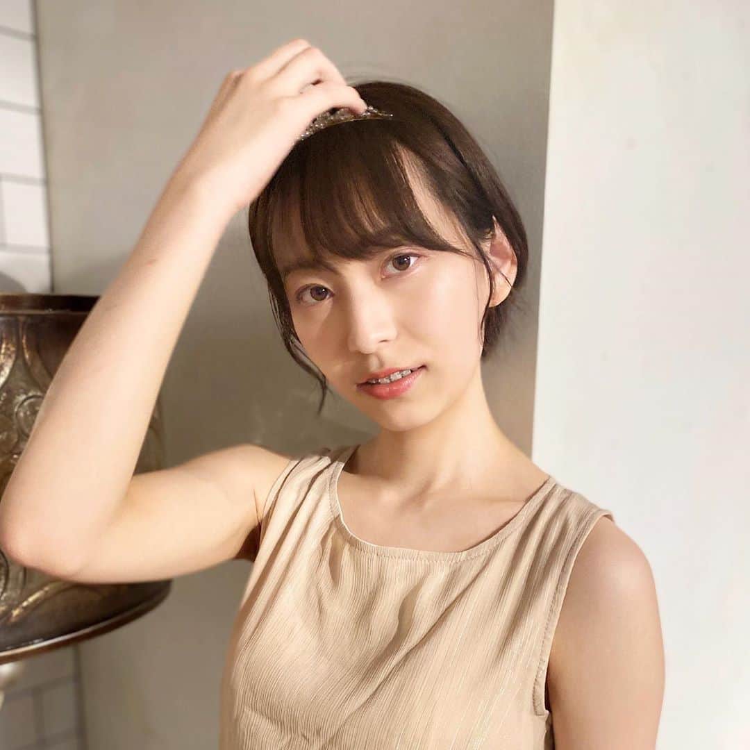 中嶋アンナのインスタグラム：「こんばんは🌟 ・ この日はメイクもナチュラルに、 素肌感を意識してみました🎐 今は寒くてこの格好出来ないですね笑 ・ ・ コンテストもあと1週間 8/1からここまで楽しく来れたのも全部全部皆さんのおかげです！ ラストスパート全力で頑張りたいと思います🌸🍒 上を目指して一緒に駆け抜けてください✊🏻 ・ 引き続き10/16まで #ぽちアン で応援よろしくお願いします☺️🌟 ・ ・ ・ #日本女子大学#ミスコンテスト#ミスコレ#ミスキャン#ミスキャンパス#素肌感#ナチュラルメイク #naturalbeauty #ノースリーブ #ショートカット#ショートカット女子#撮影モデル#ポートレートモデル#サロンモデル#ノーマルカメラ#portrait #portraitphotography #portraitmodel#fff#f4f#instagram #instagood #instalike #instapic #instafashion」