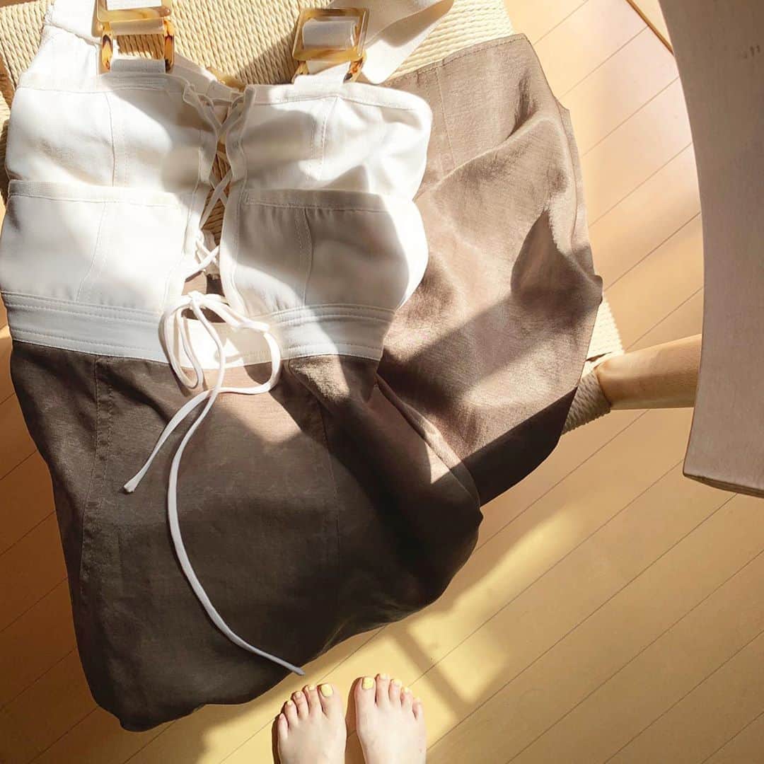江本るり恵さんのインスタグラム写真 - (江本るり恵Instagram)「@nire_tokyo のcamper dress🤍 1番初めに出来た思い入れのあるワンピース🌿 ヒールやシアーなトップスと合わせて綺麗めにもロンTやニット、スニーカーと合わせてカジュアルにも着れる万能ワンピースがあればいいなと思い作りました。♡ 色んな着こなしが楽しめるワンピースです🥰 #nire」10月10日 21時41分 - emotorurie