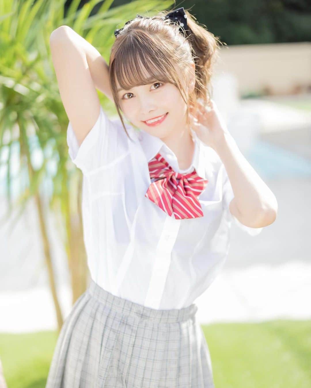 青木りささんのインスタグラム写真 - (青木りさInstagram)「青春🌞🌴 . . . . . まだ制服現役でいけるかな〜？😳 . . . . . . . . . . #ポトレ #ポトレ女子  #プール #プールサイド #夏感 #jkブランド #制服 #制服コーデ #笑顔 #くしゃくしゃ笑顔 #ポニーテール #ポニーテールアレンジ #ポニーテール女子 #ヘアアレンジ #リボン #リボンアレンジ #青春 #青春フォトグラフ #グラドル #アイドル ##likeforlike #japanesegirl #followｍe」10月10日 21時44分 - risarin00