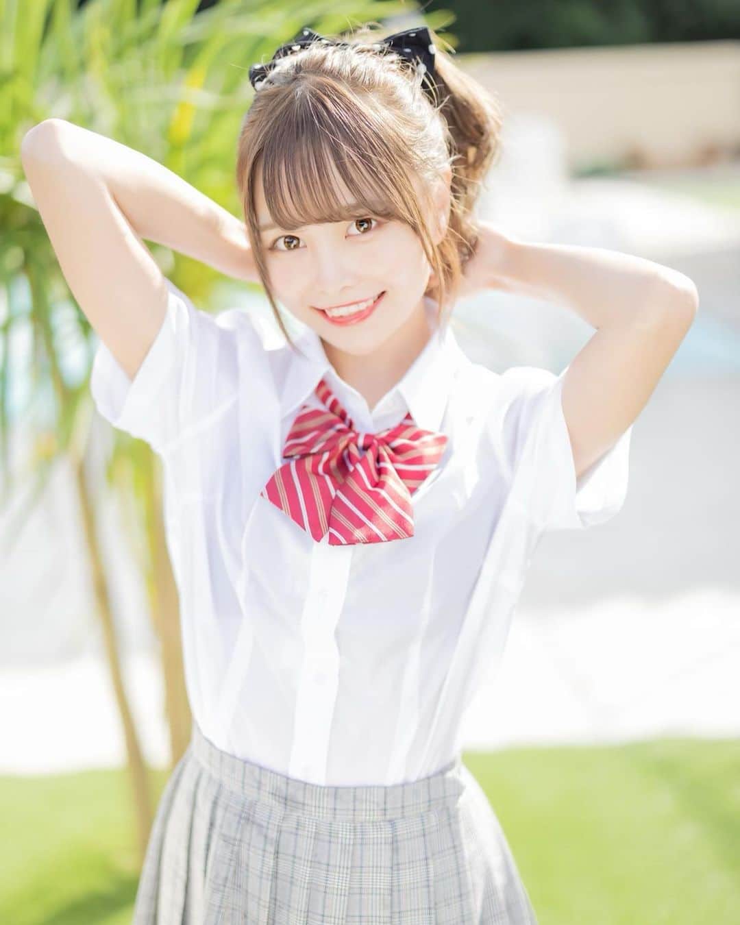 青木りささんのインスタグラム写真 - (青木りさInstagram)「青春🌞🌴 . . . . . まだ制服現役でいけるかな〜？😳 . . . . . . . . . . #ポトレ #ポトレ女子  #プール #プールサイド #夏感 #jkブランド #制服 #制服コーデ #笑顔 #くしゃくしゃ笑顔 #ポニーテール #ポニーテールアレンジ #ポニーテール女子 #ヘアアレンジ #リボン #リボンアレンジ #青春 #青春フォトグラフ #グラドル #アイドル ##likeforlike #japanesegirl #followｍe」10月10日 21時44分 - risarin00