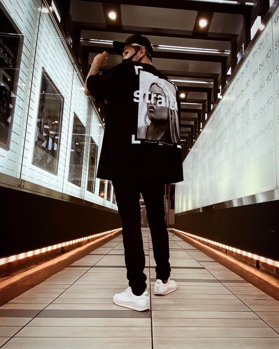 DJ ACEのインスタグラム：「⚡️﻿ 最近ヘビロテのTシャツ👩﻿ ﻿ 女性がモデルのフォトTはstraite初かも🤔﻿ ﻿ Super recommend photo Tshirts﻿ ﻿ #straite ﻿ #同デザインのパーカーも予約開始﻿ #ACE1」