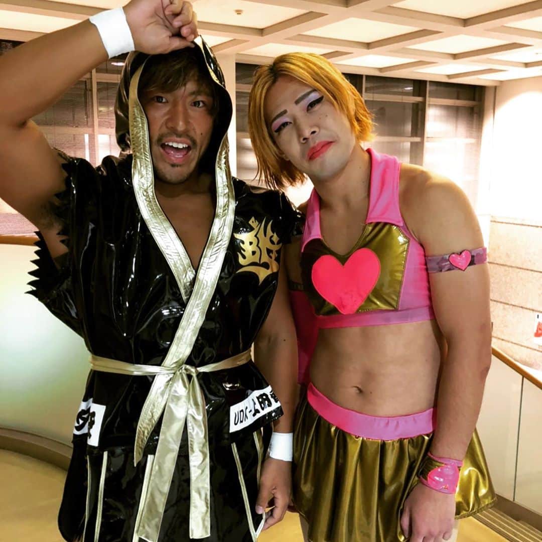 中村風太のインスタグラム：「マリアとタッグで勝利！ 勢い取り戻してきたぞ！  【10.10 高岡大会試合速報】  ●第1試合　1/15 ★DRAGONGATE vs 闘龍門  Ben-K ヨースケ♡サンタマリア　⭕️ vs ドン・フジイ Kagetora ✖️  （10分55秒　足折り固め） #TheGateOfVictory2020 #DRAGONGATE #ProWrestling #DRAGONGATE世代 #ドラゴンゲート #富山　#高岡 #ben_k #workout #筋トレ #tanning #日焼け #黒肌 #instagram」