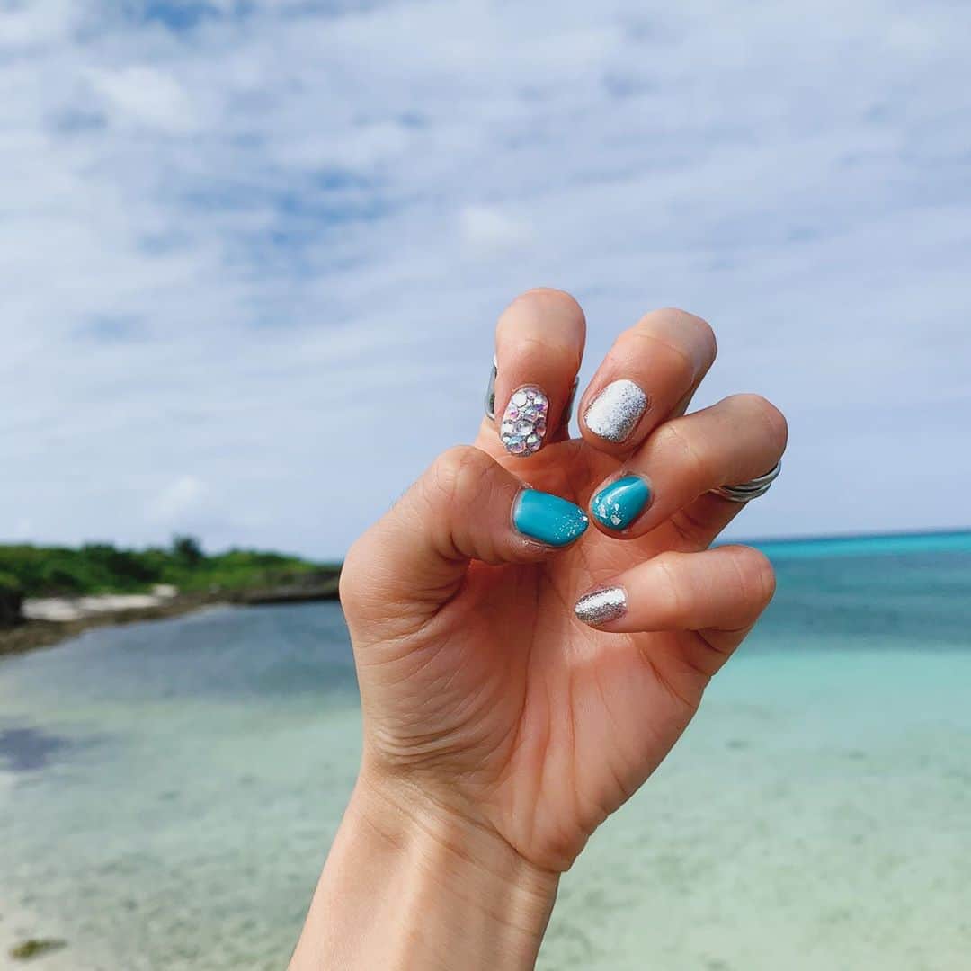 近藤美月さんのインスタグラム写真 近藤美月instagram 宮古島ネイル ターコイズブルー シルバー ストーンの盛り合わせ こっち帰ってきてから みんなに 季節感おかしくない て 言われる 笑 次は秋ネイルします