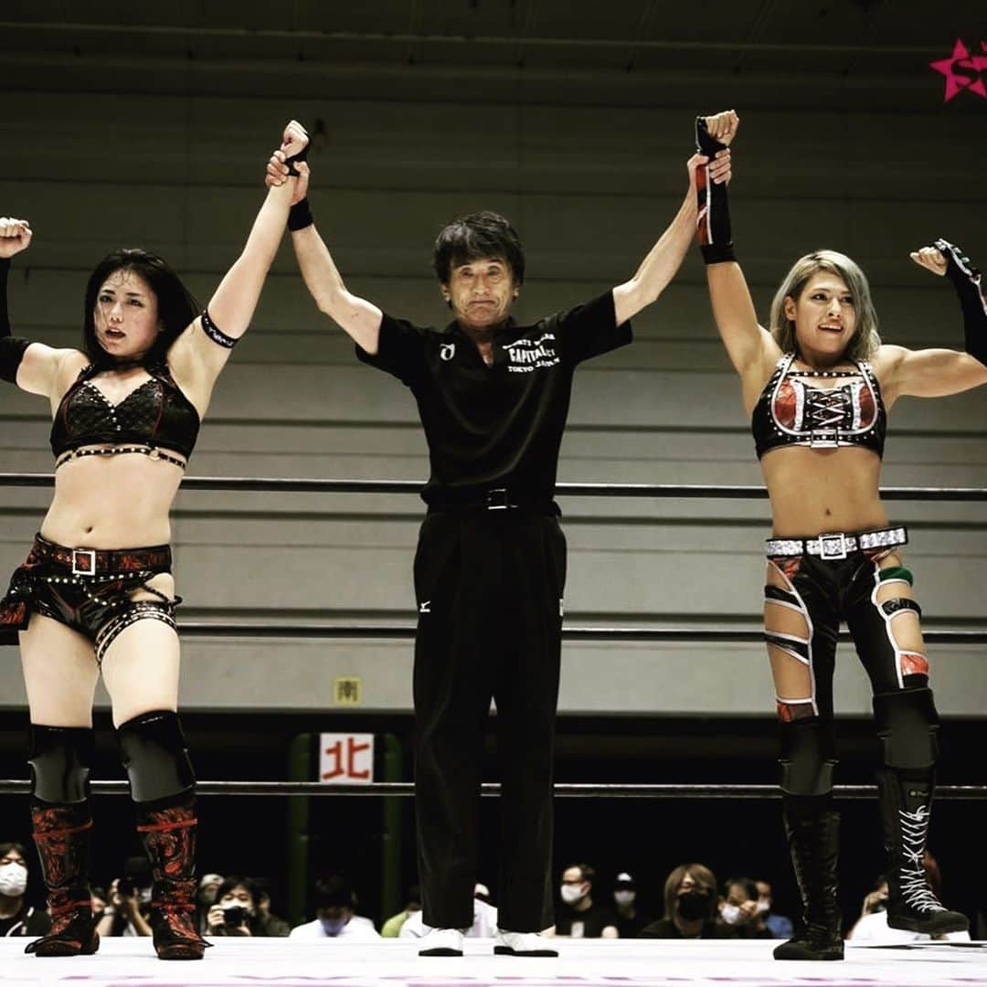 ジュリア・スターダムさんのインスタグラム写真 - (ジュリア・スターダムInstagram)「10.10 Osaka  tag league start ！  #stardom #スターダム　#crazybloom #ドンナデルモンド　#Donnadelmondo #DDM #舞華　#ジュリア　#プロレス　#女子プロレス　#大阪エディションアリーナ  #prowrestling  #prowrestler」10月10日 22時04分 - 0221giulia