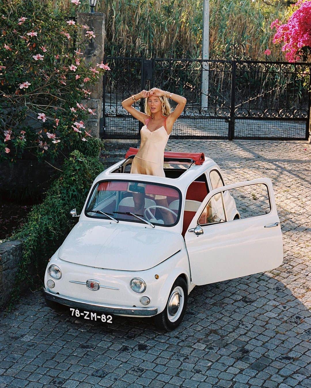 ダニジョーのインスタグラム：「Hop in, we’re going exploring 🌍 TASJA in the Sorbet Mini 🍧」
