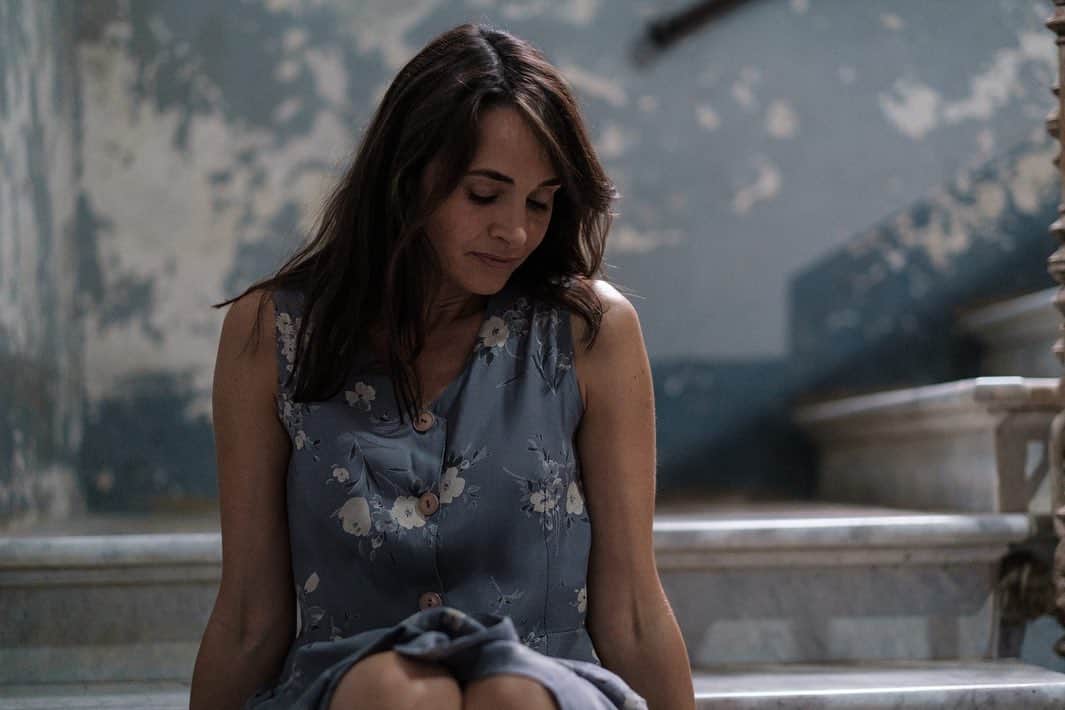 ミア・マエストロのインスタグラム：「On set, Puglia 2019 🦋 IL LEGAME ~ THE BINDING @Netflix   A few of you have been asking about our incredible production designer: Eugenia di Napoli created the most gorgeous sets for @domenicodefeudis script.  📷 @matteo_leonetti」