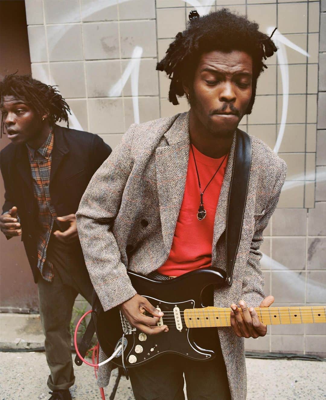 ラグ&ボーンのインスタグラム：「New Yorkers are loud, creative, active and quintessentially, stylishly themselves. @adjuamusic and @jalibjo captured by @josholins on the streets of New York City for the fall 2020 rag & bone campaign.」