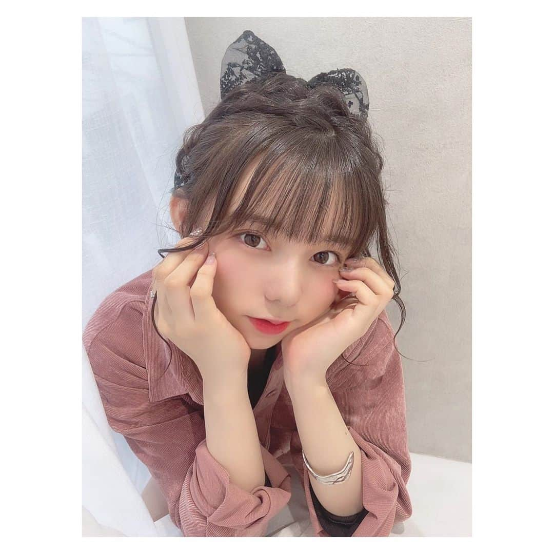 大森莉緒さんのインスタグラム写真 - (大森莉緒Instagram)「・ ・ オンライントーク会、1日目ありがとうございました🤗✨ ・ ・ 今日は久しぶりにポニーテールをして、リボンを付けたよ🙈♥ ・ ・ 明日もよろしくお願いします(˶ ̇ ̵ ̇˶ ) ・ ・ ・ ヘアアレンジは、本日もなぴさんでした🥰 ・ ・ #大森莉緒 #おーりお #おりおんず #ポニーテール #ポニーテールアレンジ #リボン #編み込み #コーデュロイ #秋服 #hairstyle #hair #instagood #instapic #instaphoto #good #setup #pink #셀카 #셀카그램 #메이크업 #추억」10月10日 22時03分 - rio.ohmori