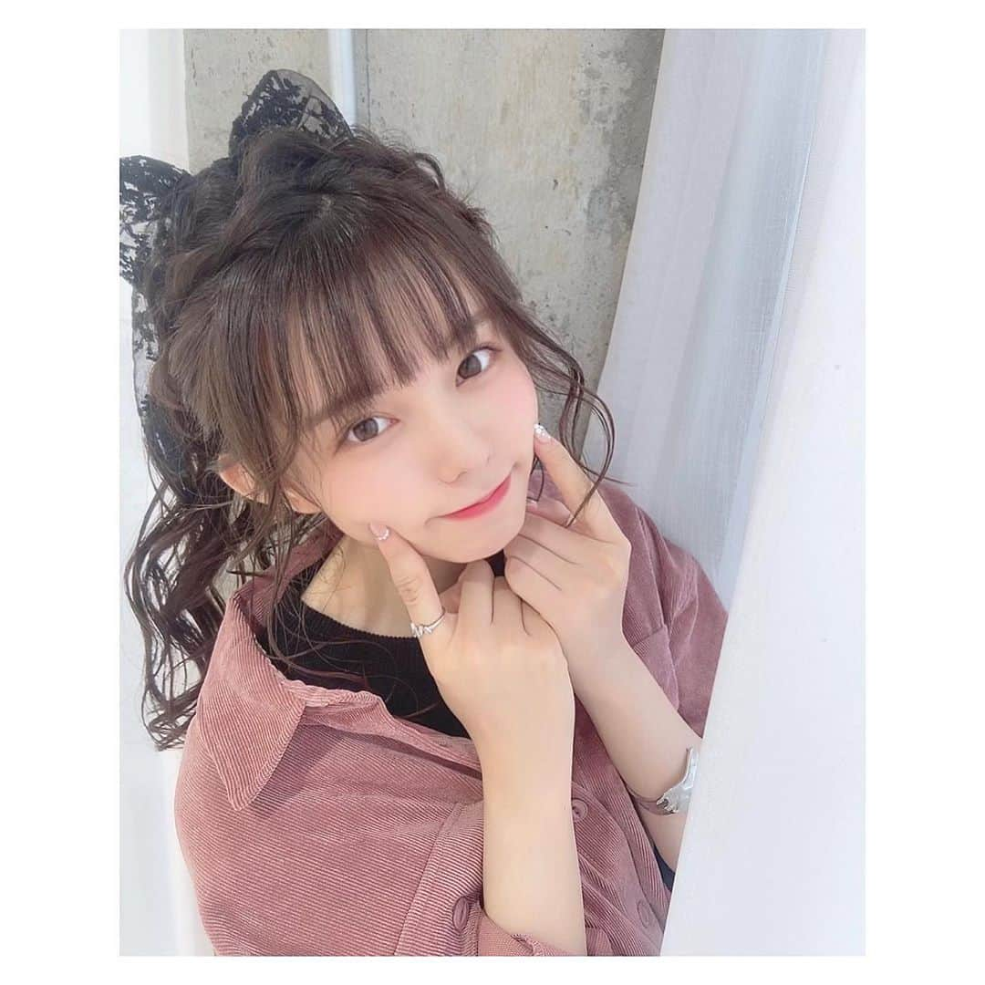 大森莉緒さんのインスタグラム写真 - (大森莉緒Instagram)「・ ・ オンライントーク会、1日目ありがとうございました🤗✨ ・ ・ 今日は久しぶりにポニーテールをして、リボンを付けたよ🙈♥ ・ ・ 明日もよろしくお願いします(˶ ̇ ̵ ̇˶ ) ・ ・ ・ ヘアアレンジは、本日もなぴさんでした🥰 ・ ・ #大森莉緒 #おーりお #おりおんず #ポニーテール #ポニーテールアレンジ #リボン #編み込み #コーデュロイ #秋服 #hairstyle #hair #instagood #instapic #instaphoto #good #setup #pink #셀카 #셀카그램 #메이크업 #추억」10月10日 22時03分 - rio.ohmori