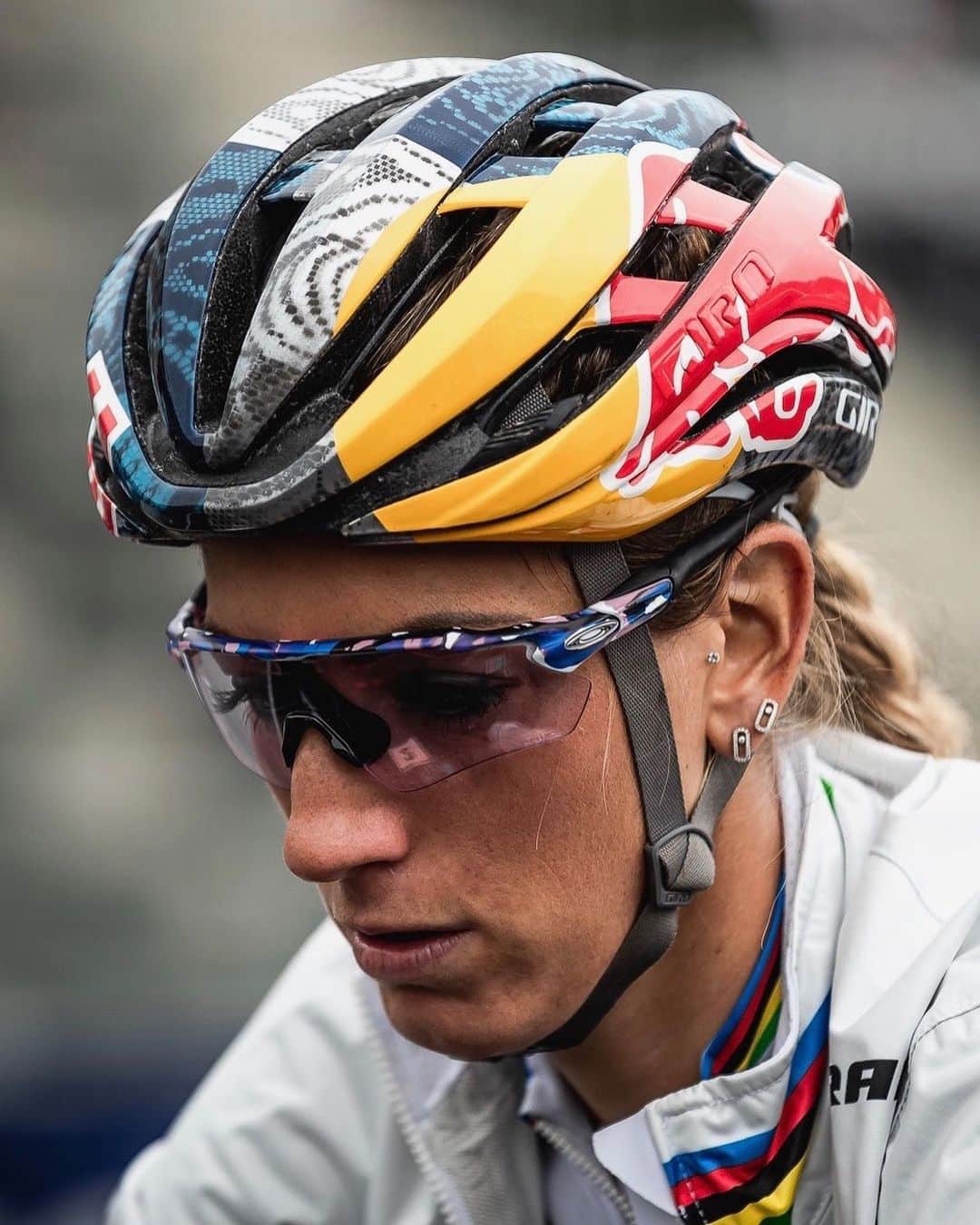 OAKLEYのインスタグラム：「Dominate in style. 🌈❤️ @paulineferrandprevot @wmncycling #ForTheLoveOfSport」
