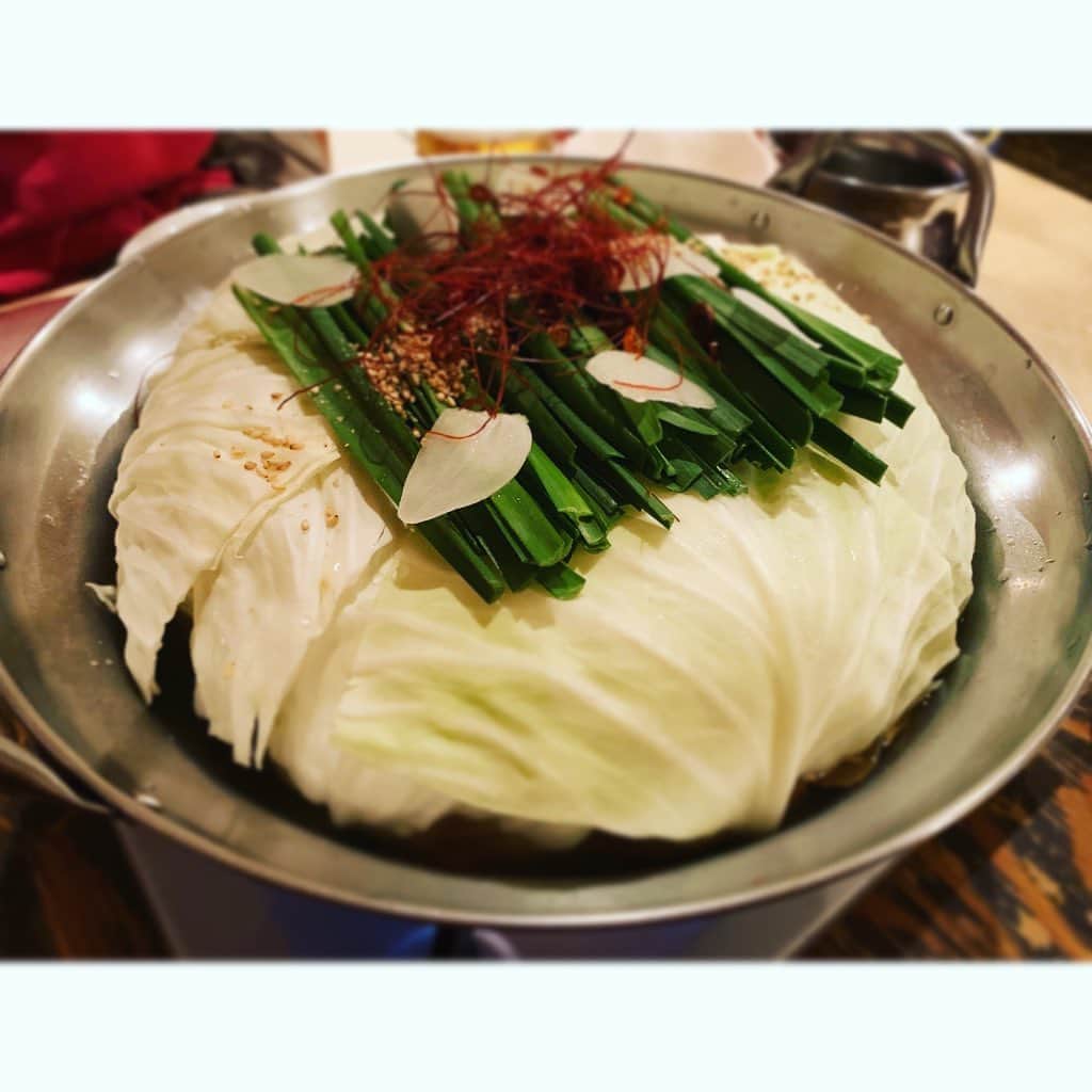 七瀬遥のインスタグラム：「お鍋が美味しい季節になってしまったょ🍲💕　 もつ鍋😋❤️ほっこり☺️  #もつ鍋#寒い#美味しい#delicious#good#friend#happy#love#happiness#good#smile#tokyo#japan」