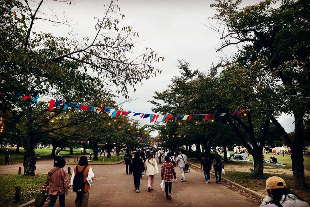 大抜卓人さんのインスタグラム写真 - (大抜卓人Instagram)「大阪文化芸術フェス presents  OSAKA GENKi PARK！ 初日ご来場頂いた皆様 ありがとうございました！ 万博記念公園内に ５つのステージが設置され お客さんが行き交う。 笑顔に溢れた光景に 懐かしさを覚える瞬間も。 大阪万博から50年！ 記念式典では 2025年の大阪•関西万博の 展望も飛び出し 未来に期待したくなる1日に。 明日もよろしくお願いします！ #osakagenkipark  #osakagenki  #fm802 #福本愛菜 さん #太陽の塔  #万博記念公園  photo by @hysmaco」10月10日 22時24分 - takutoonuki