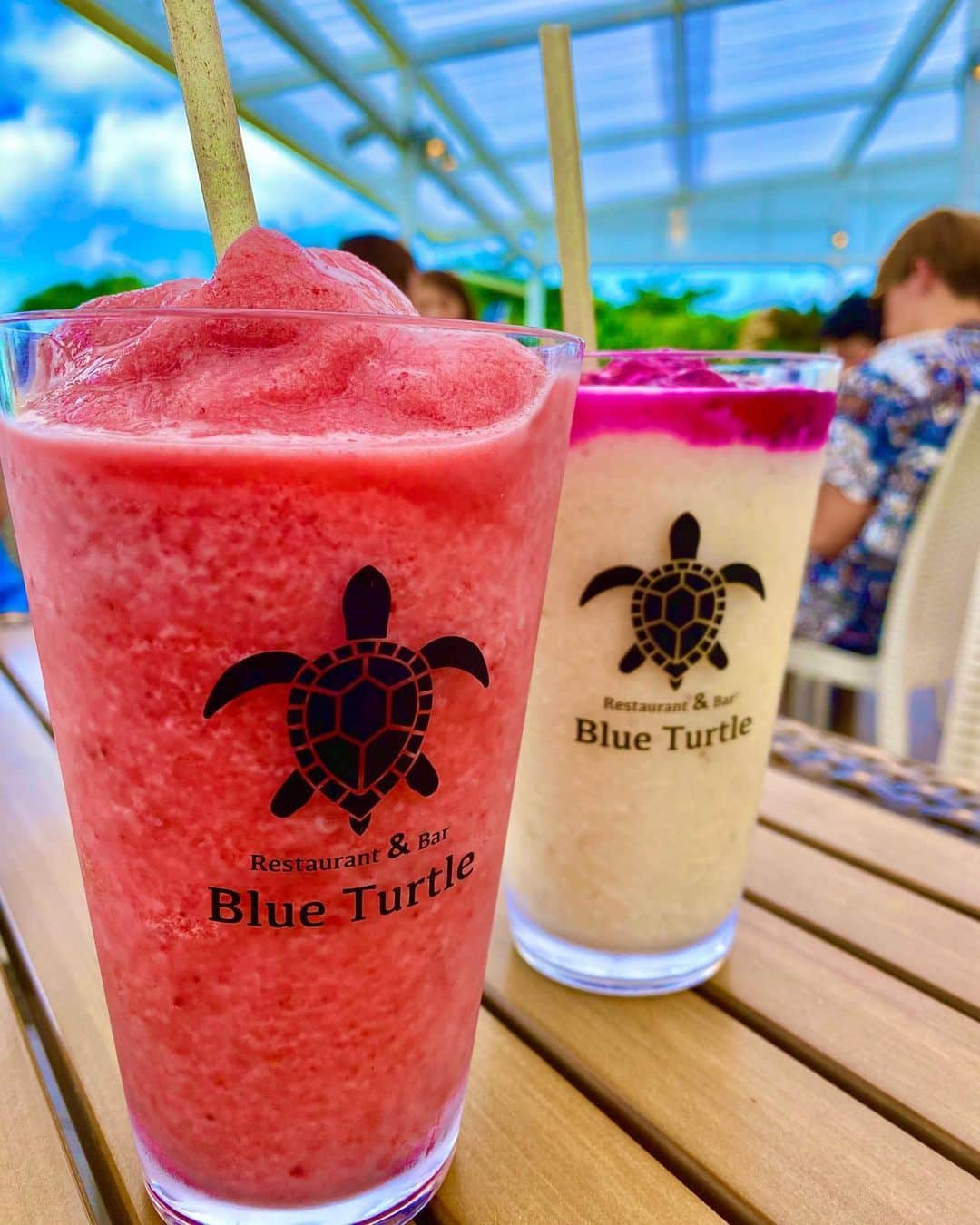 松岡凛さんのインスタグラム写真 - (松岡凛Instagram)「宮古島のお洒落なカフェ🌺 Blue Turtle🏖 ロケーションもすごいし、食事もドリンクもgoodすぎた💗！！  海見ながら食事できるのって本当幸せだよねー♪海外にいる感覚に陥った🤣またいきたいなー🌺  久々女子みたいな事したなー🤨  #松岡凛#グラビア#恵比寿マスカッツ#ラウンドガール#宮古島#blueturtle#skyblue」10月10日 22時29分 - matuoka_1214