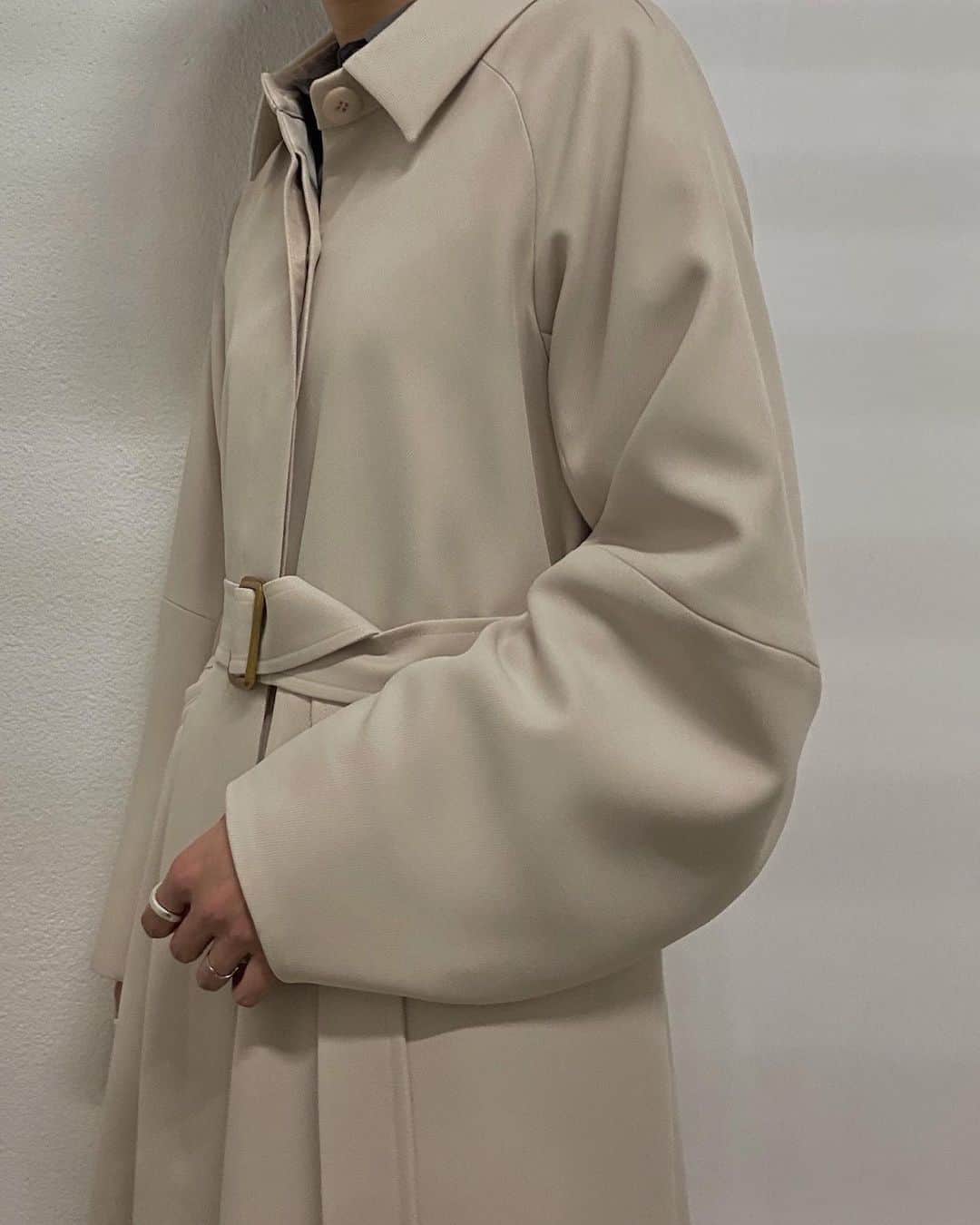 のインスタグラム：「PRE ORDER❤︎2021S/S  【Eur/asia】  BOTTLE WAVE SLEEVE COAT MNT／IVO S／M ￥30,000 +tax  @aym__319 174cm Msize  【開催日時】  《新宿店》 10月10日(土)～12日(月) 営業時間 11:00～20:00  《代官山店》10月8日(木),9日(金) 営業時間11:00-20:00 ※10日(土)～12日(月)はサンプルのご用意はございませんが、ご予約を受け付けております。  《心斎橋店》 10月10日(土)～12日(月) 営業時間 11:00～20:00  ※ご予約商品1点につき1,100円(税込)の内金を頂戴しております。 ※ご予約商品はキャンセル・変更致しかねます。  #ameri2021springsummer ☝︎こちらのハッシュタグにコレクションをまとめています🎞  #amerivintage  #2021ss #preorder  #shinjuku #tokyo」