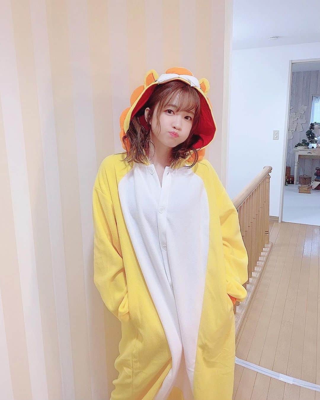 諏訪彩花のインスタグラム：「少し前だけどおしごとの衣装でライオン着たよ🦁🌼うむむ…ノリノリやんけ…笑。 #これって推し事」
